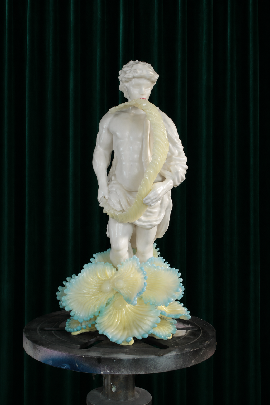 Leaf Licker sculpture by Teemu Salonen, Polyester resin, 3d-printed pla, airbrush painting